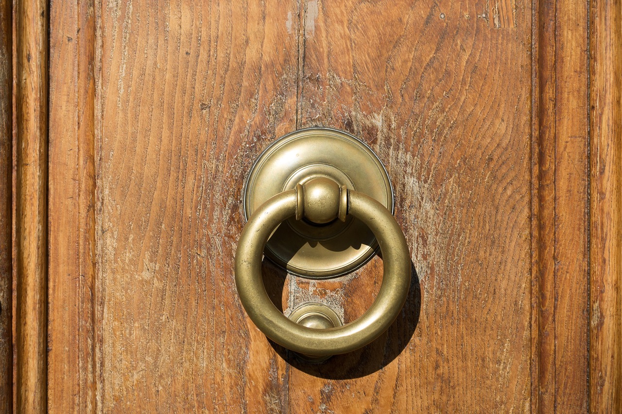 Budget-Friendly Project: Repurpose Old Doors into a Bed